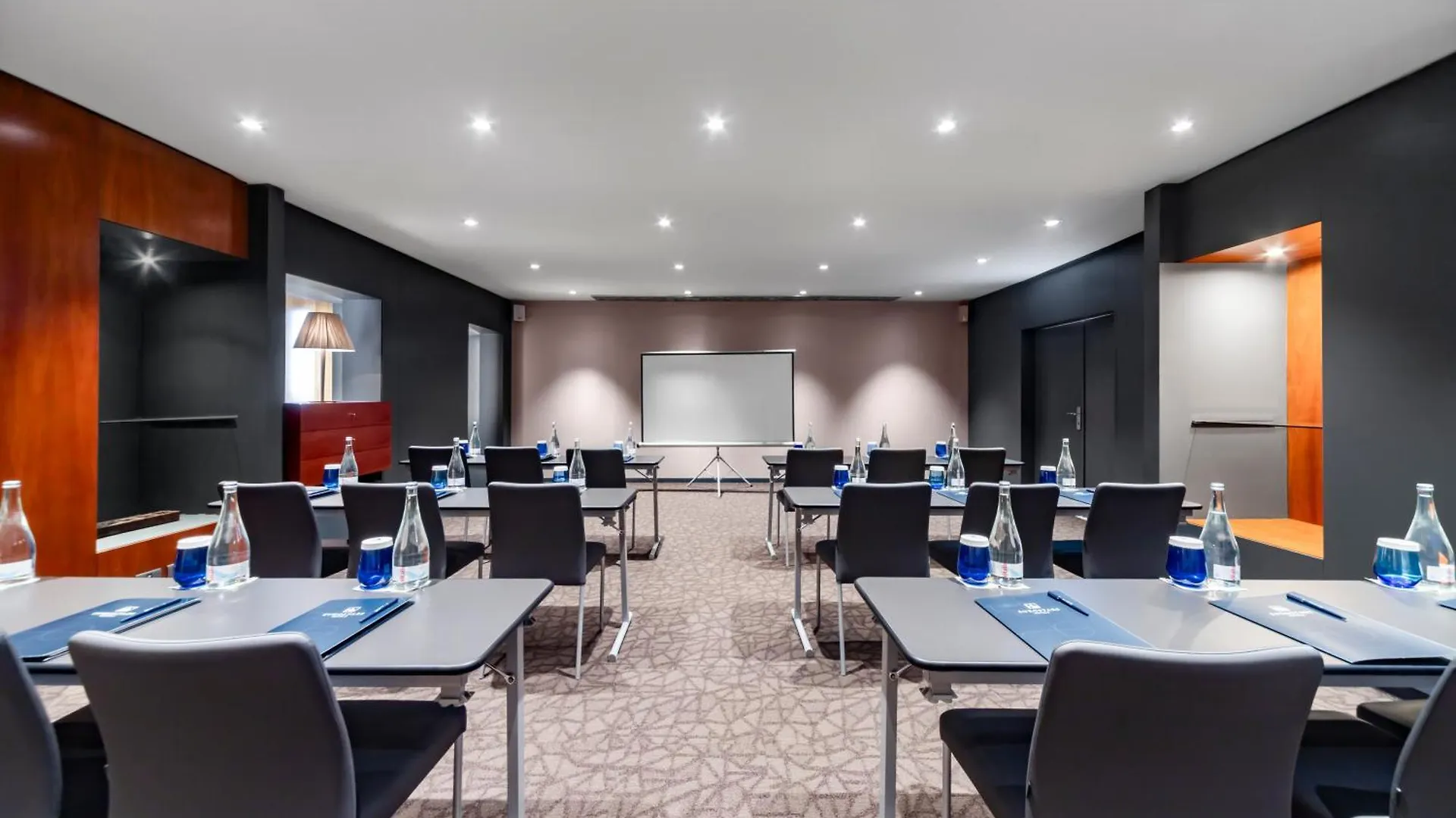 Eurostars Lisboa Parque Hotel 4*, Lissabon